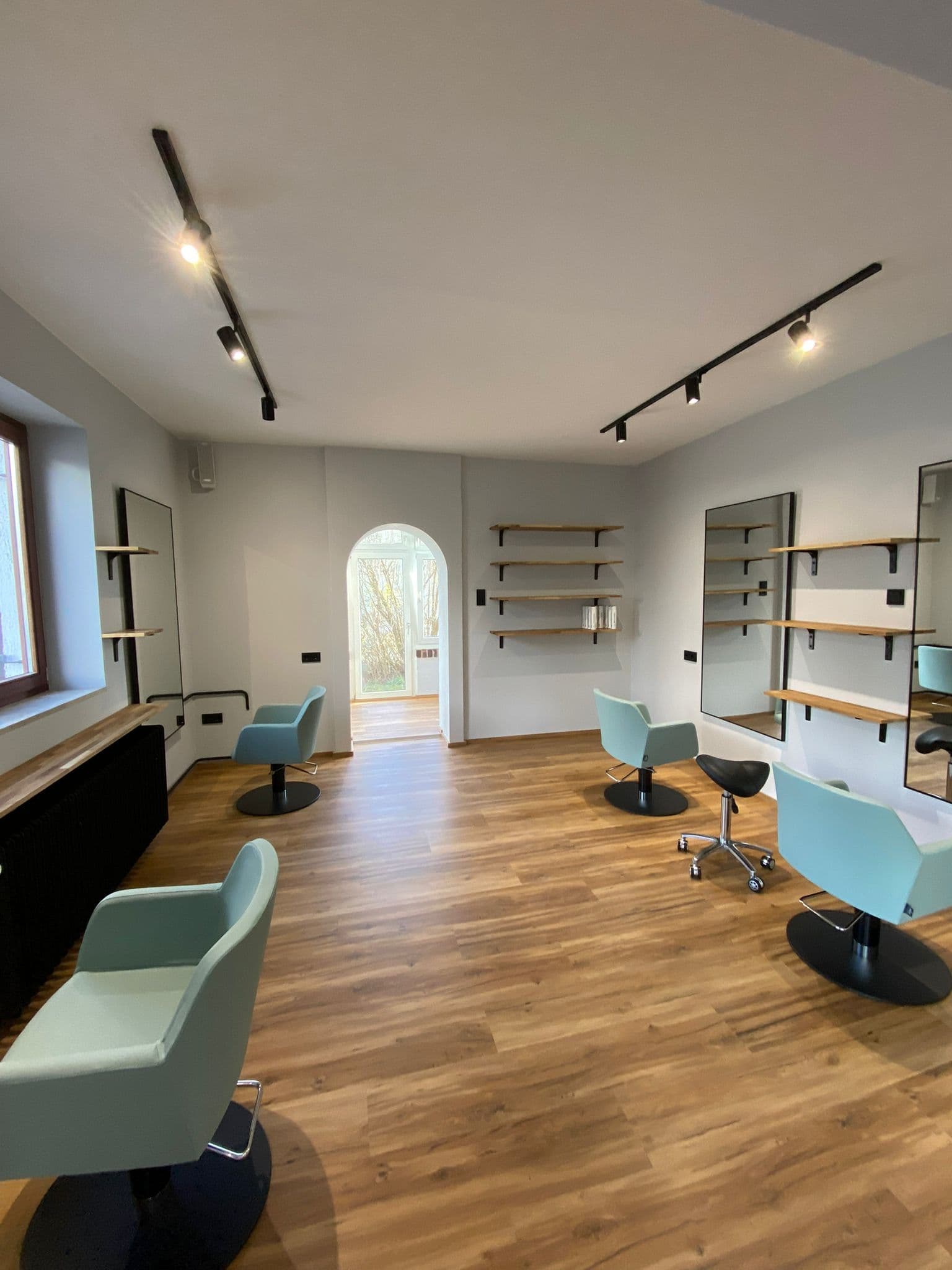 Smart Home Installation in modernem Wohnzimmer München